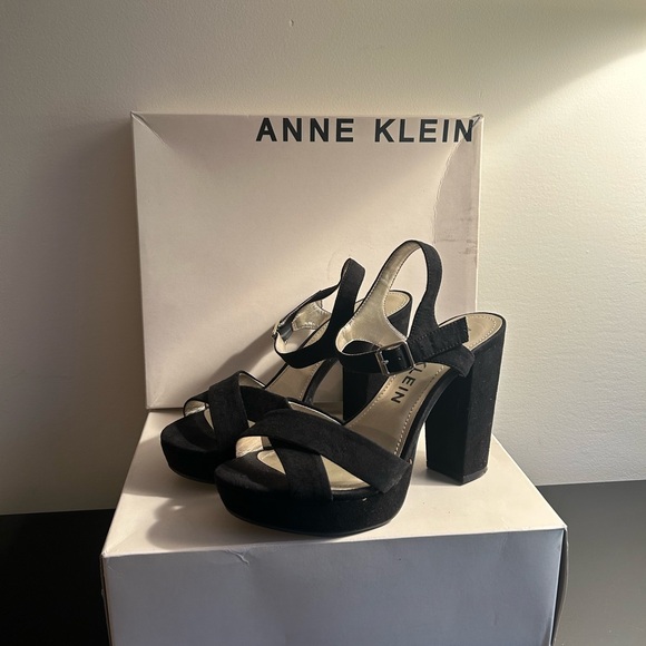 Size 8.5 Black Anne Klein Heels - Picture 2 of 7